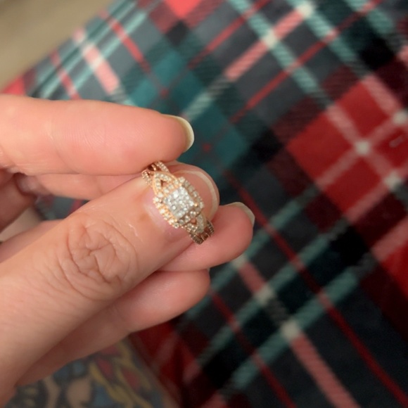 Engagement ring - Picture 4 of 6